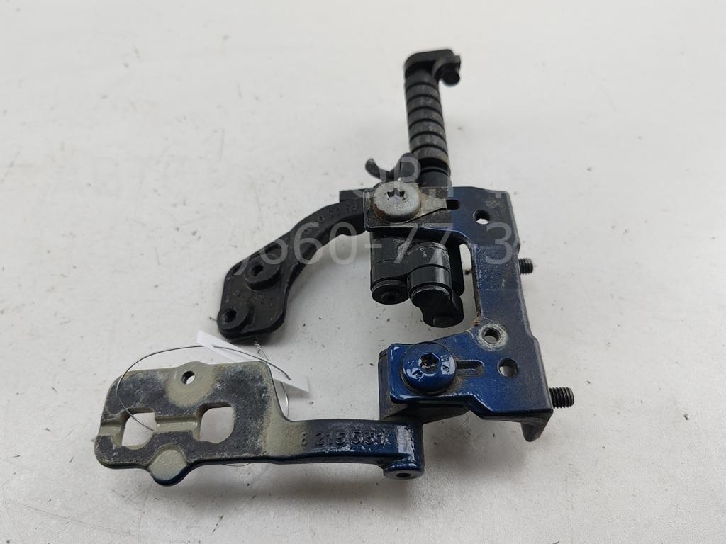 Петля крышки багажника