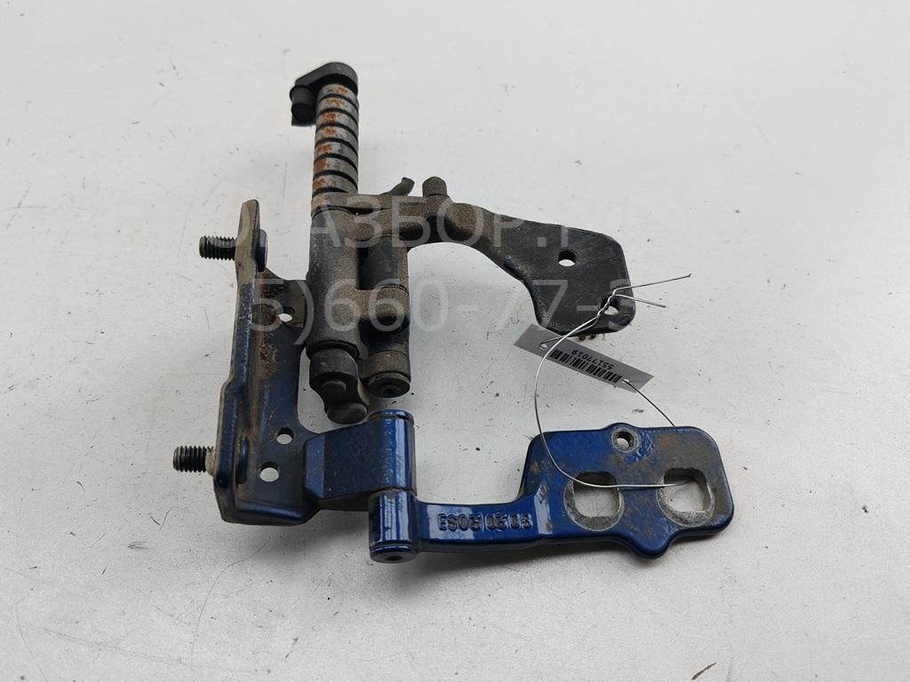 Петля крышки багажника