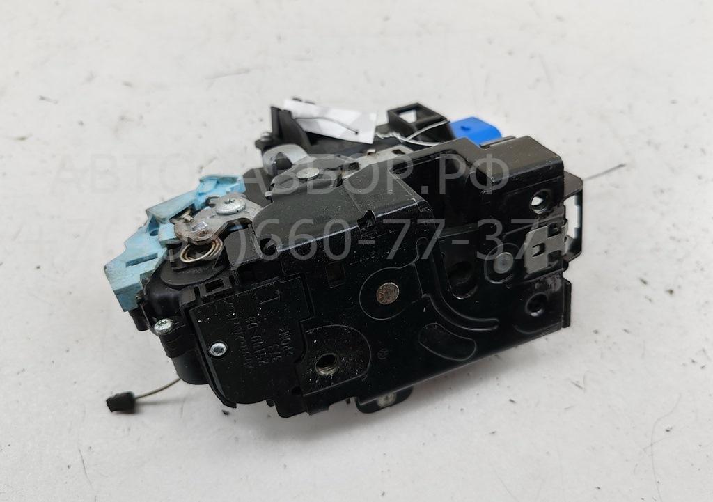 Замок двери передней левой