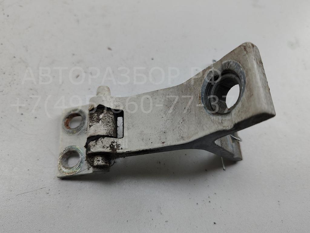 Петля двери