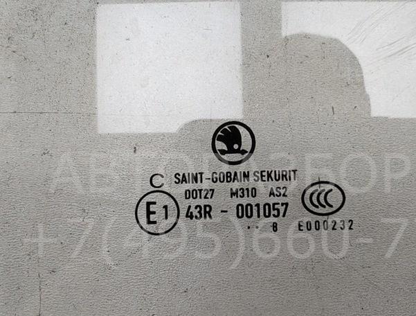 Стекло двери передней правой