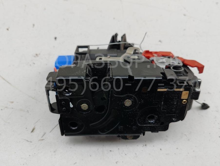 Замок двери передней правой