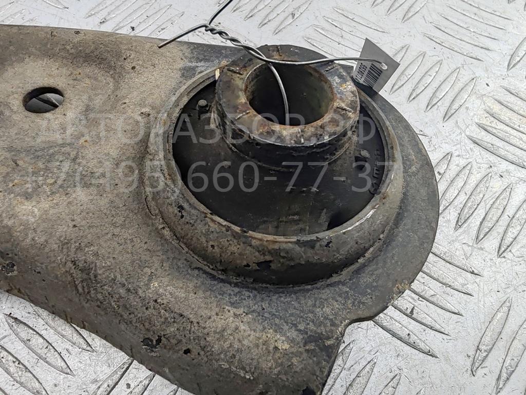 Рычаг передний левый