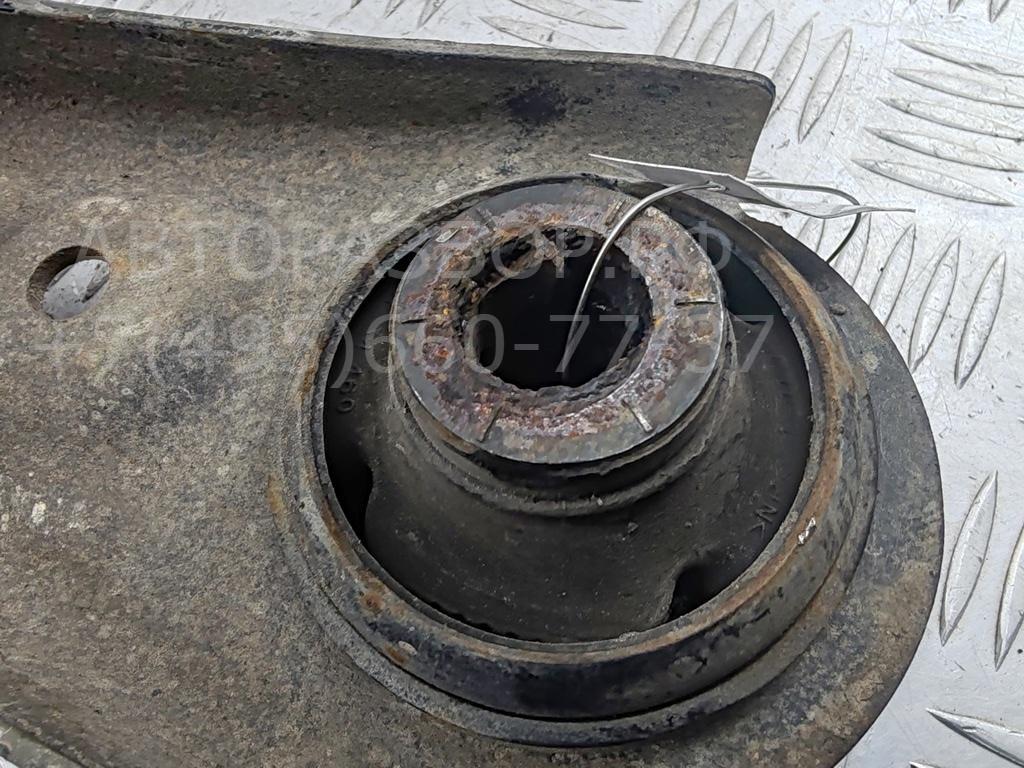 Рычаг передний правый