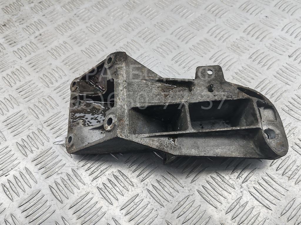 Кронштейн двигателя левый