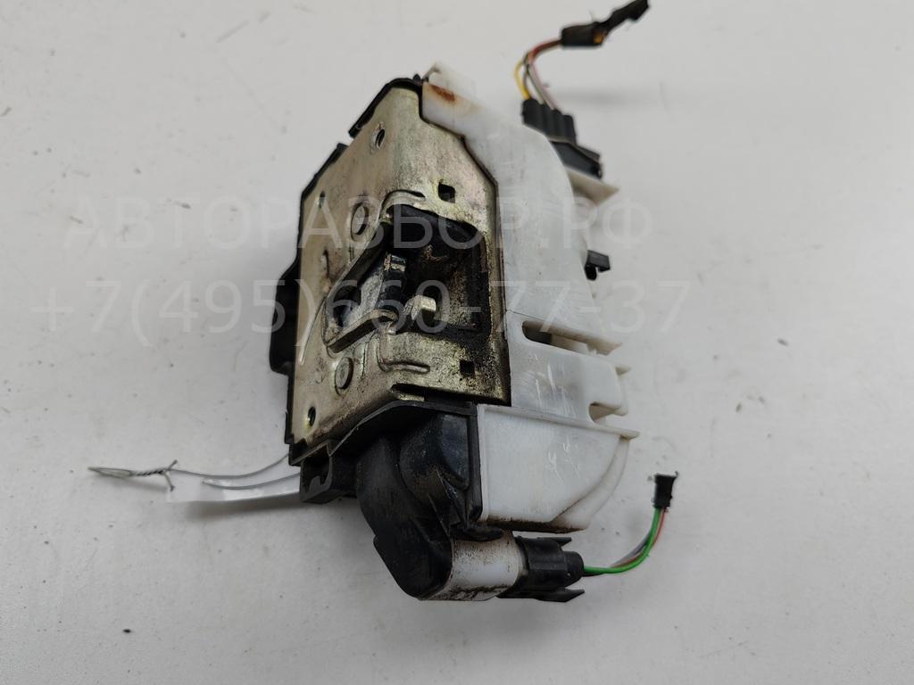 Замок двери передней правой