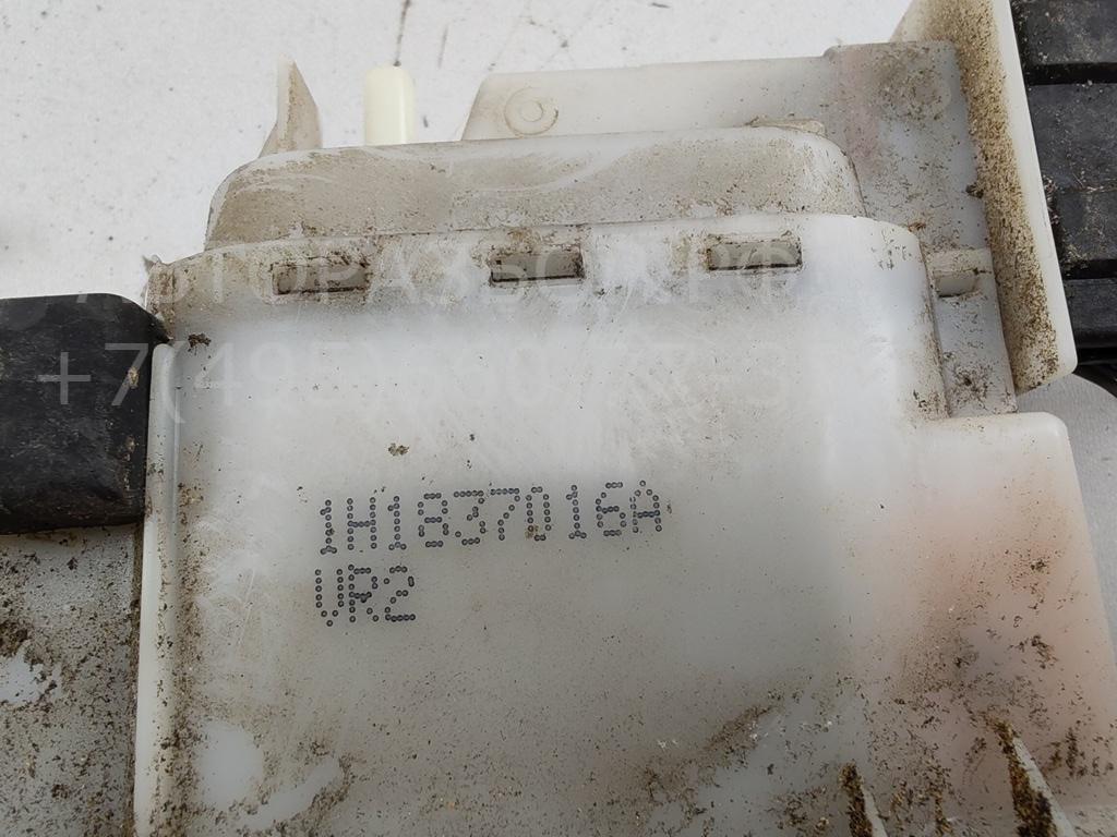 Замок двери передней правой