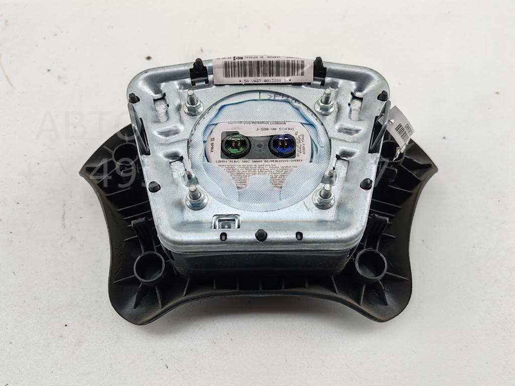 Подушка безопасности в рулевое колесо