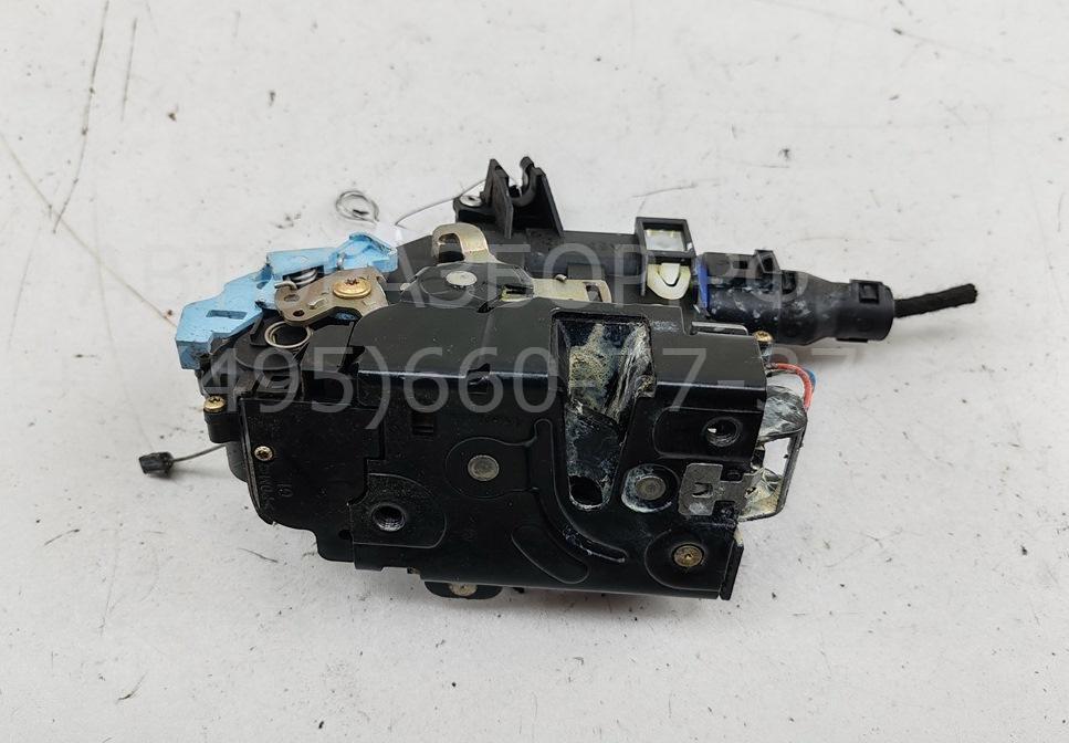 Замок двери передней левой