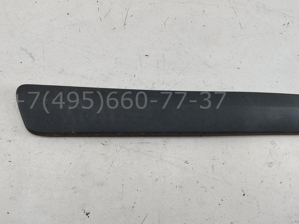Молдинг двери передней левой