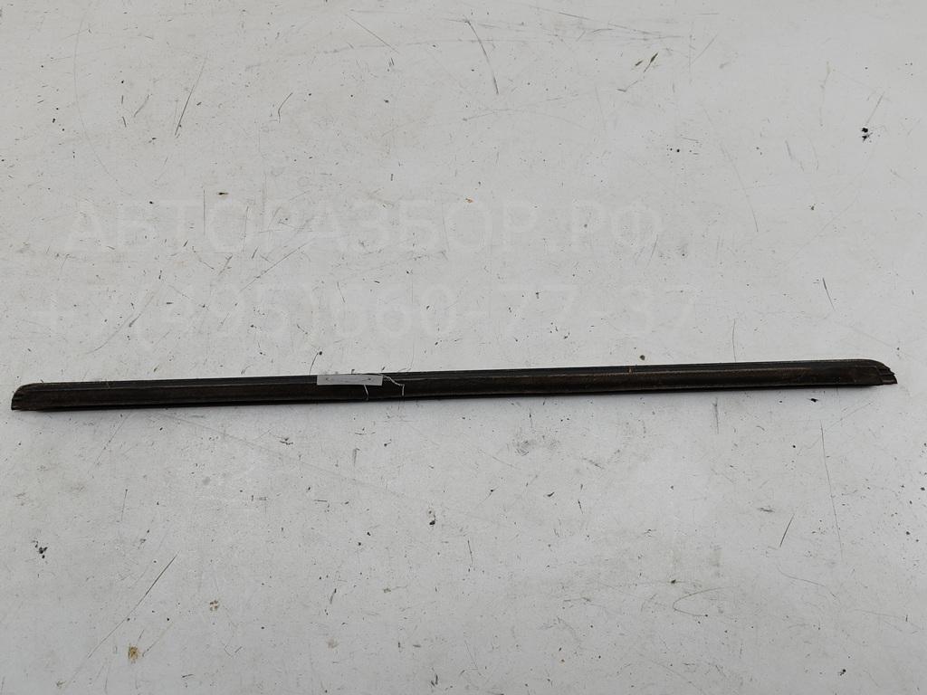 Накладка стекла заднего левого