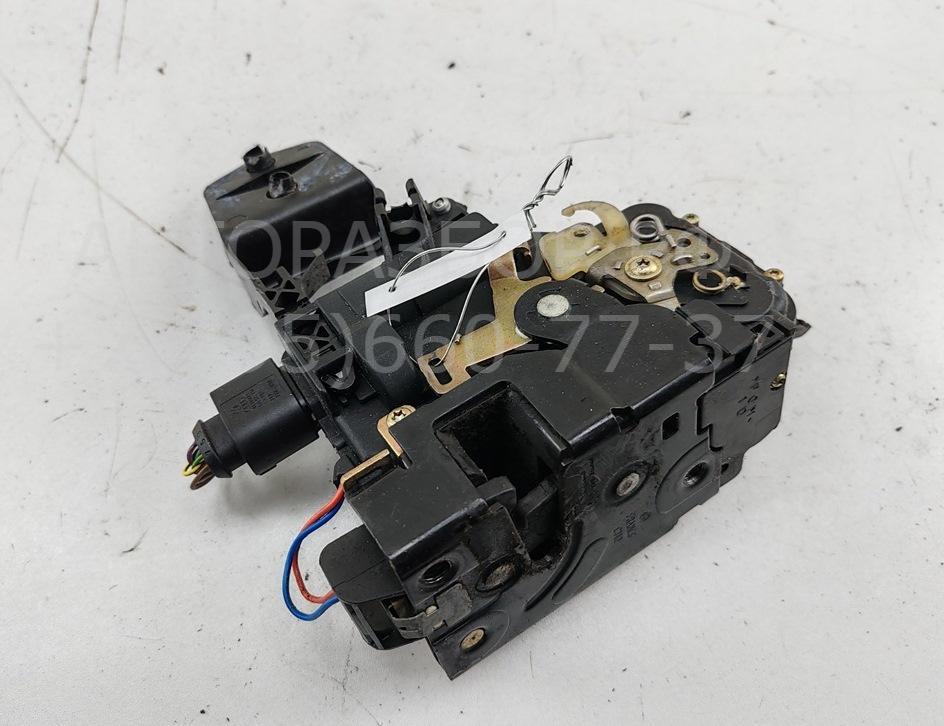 Замок двери передней правой