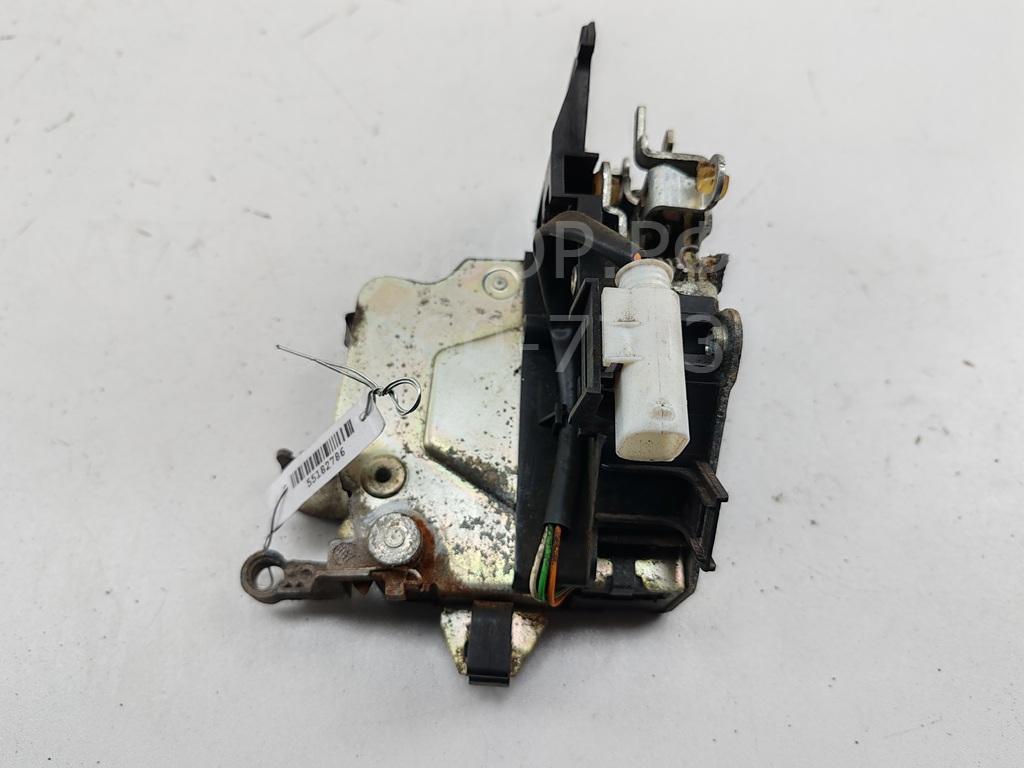 Замок двери передней правой