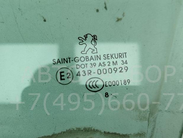 Стекло двери передней левой