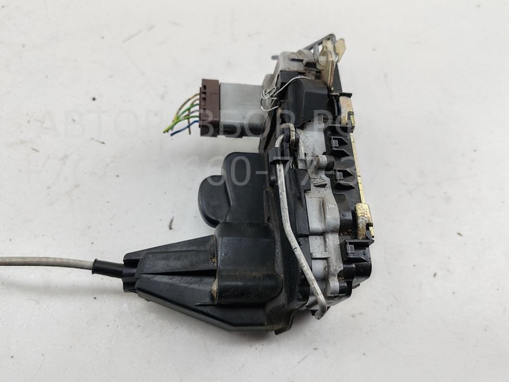 Замок двери передней левой