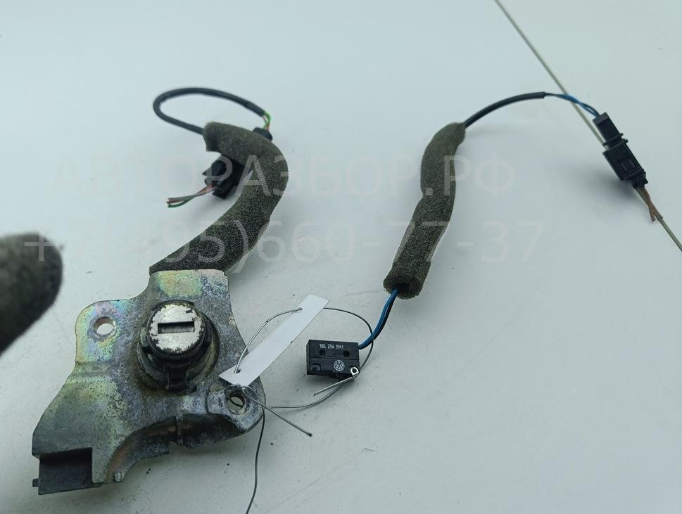 Вставка замка багажника