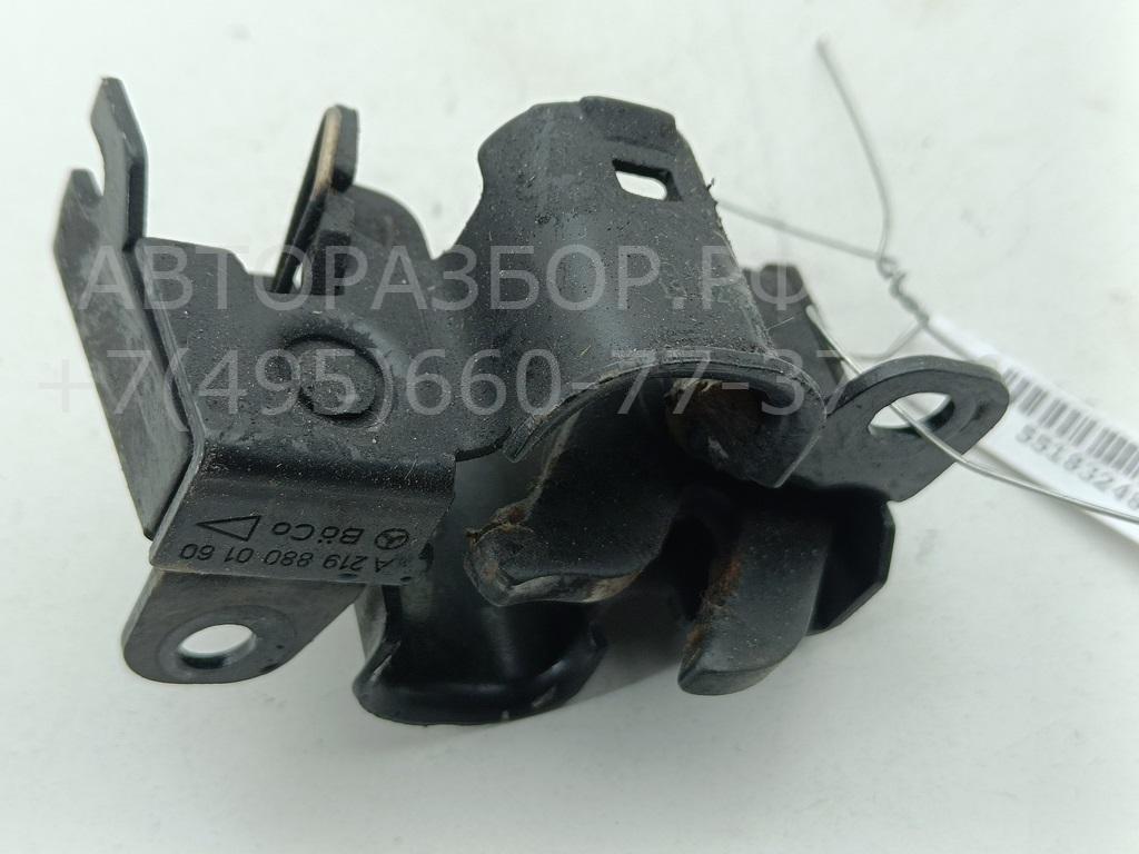 Замок капота