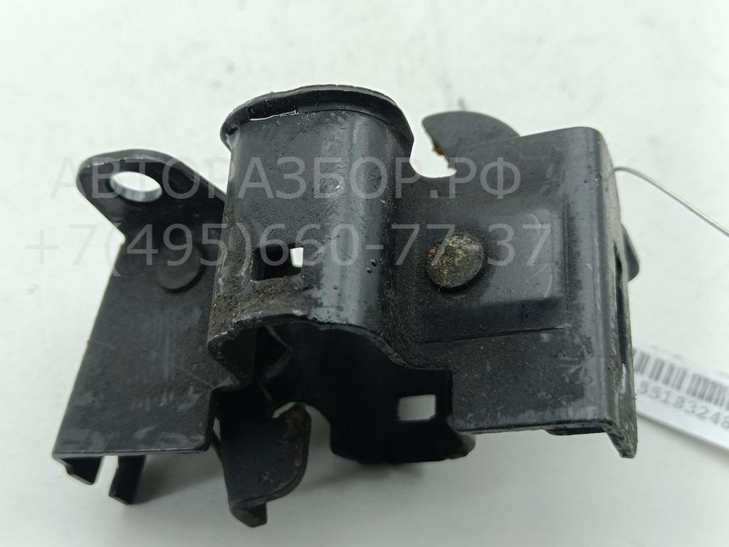 Замок капота