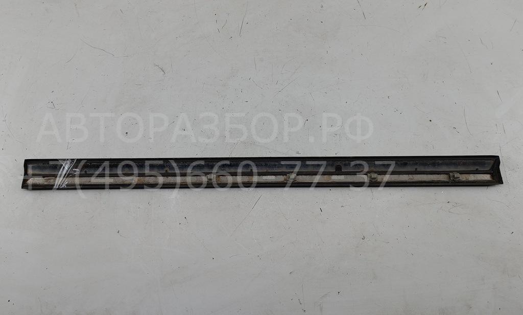 Молдинг двери передней левой