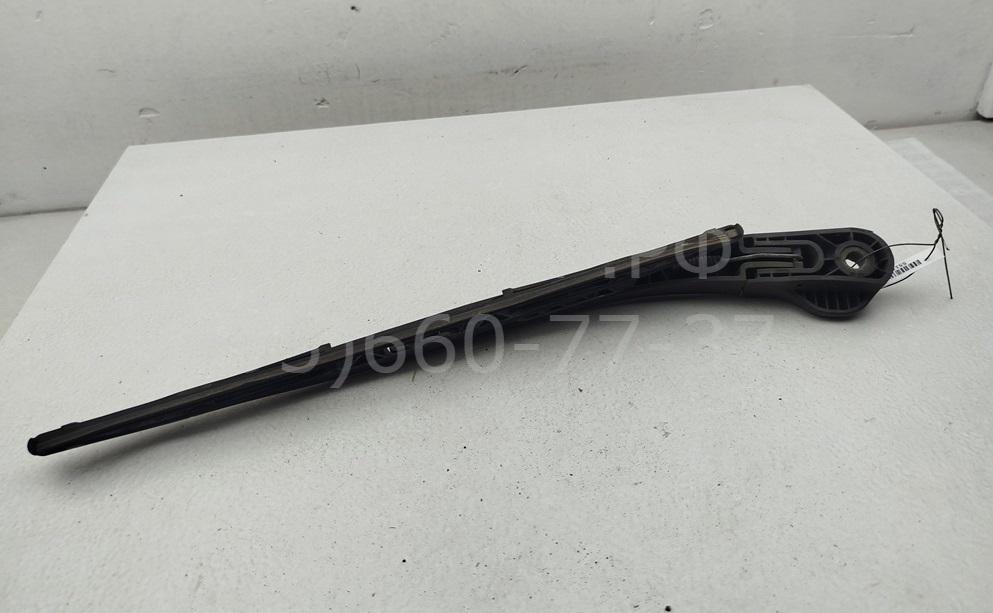 Поводок стеклоочистителя заднего