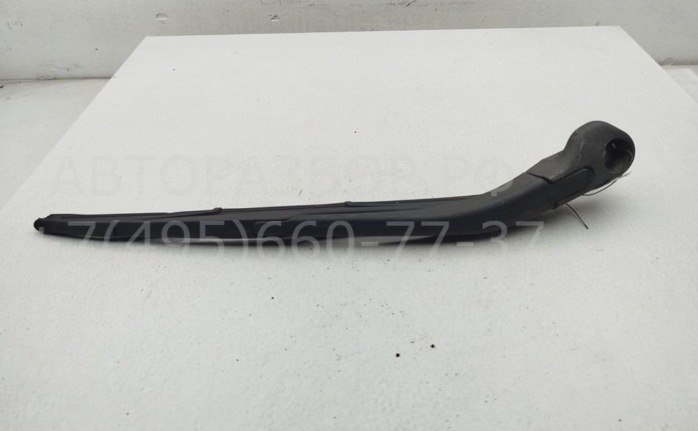 Поводок стеклоочистителя заднего