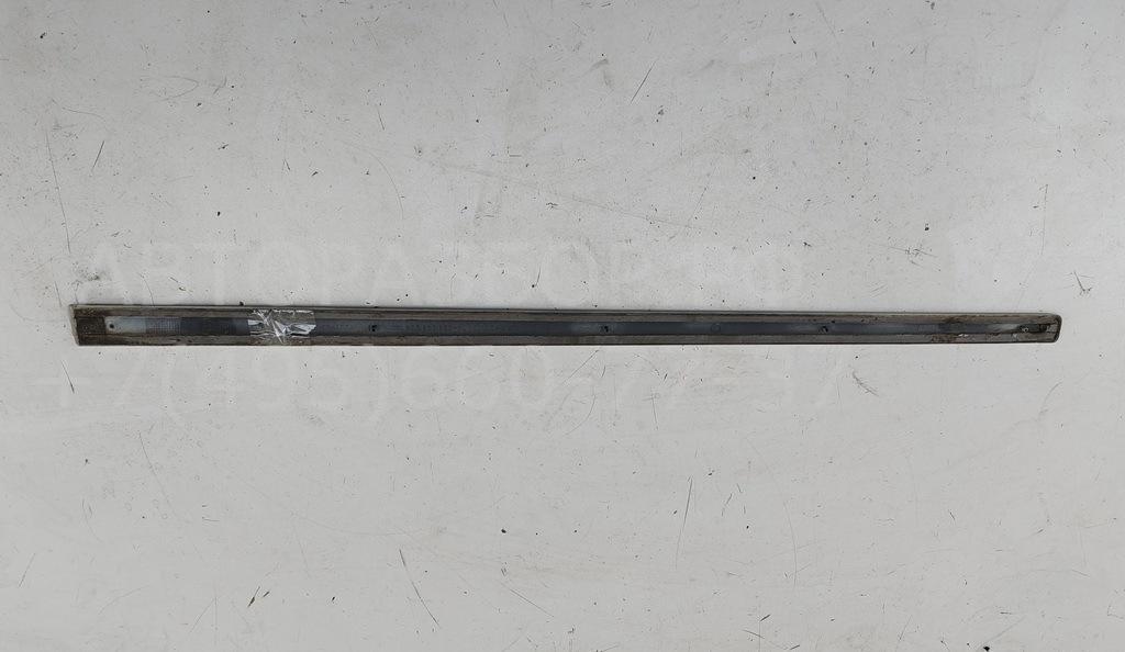 Молдинг двери передней левой