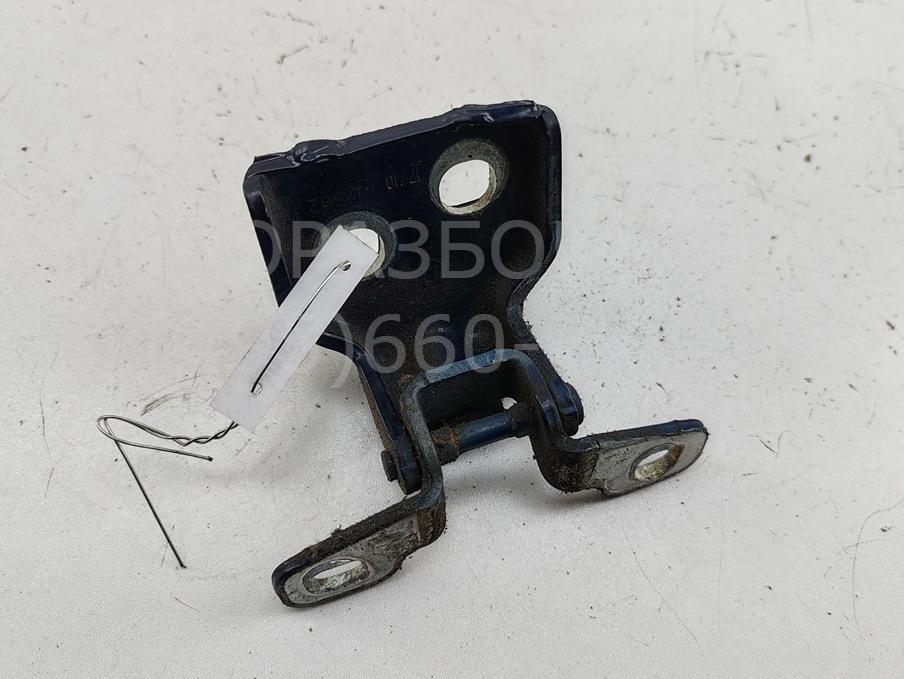 Петля двери