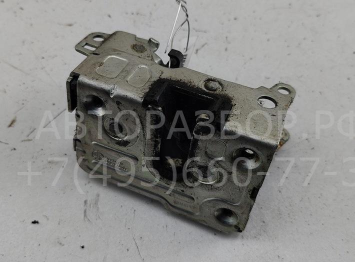 Замок двери передней левой