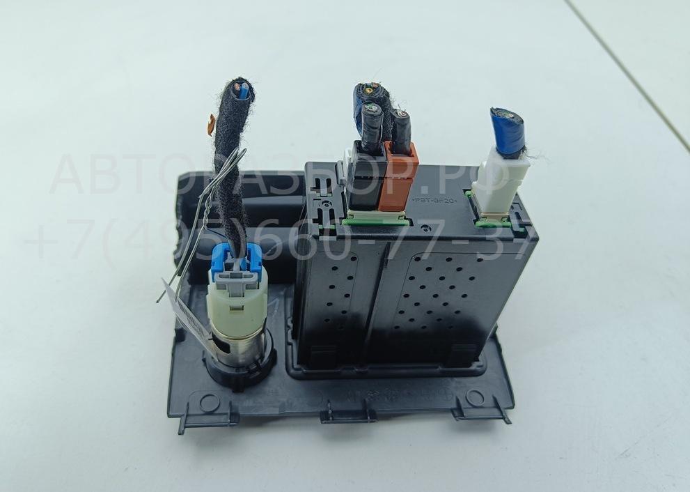 Гнездо AUX / USB IN