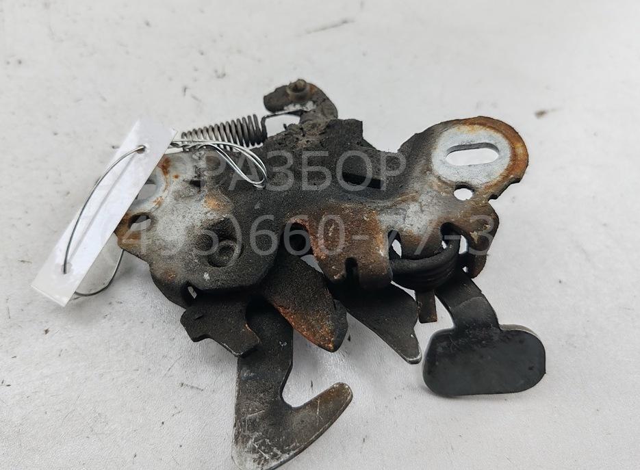 Замок капота