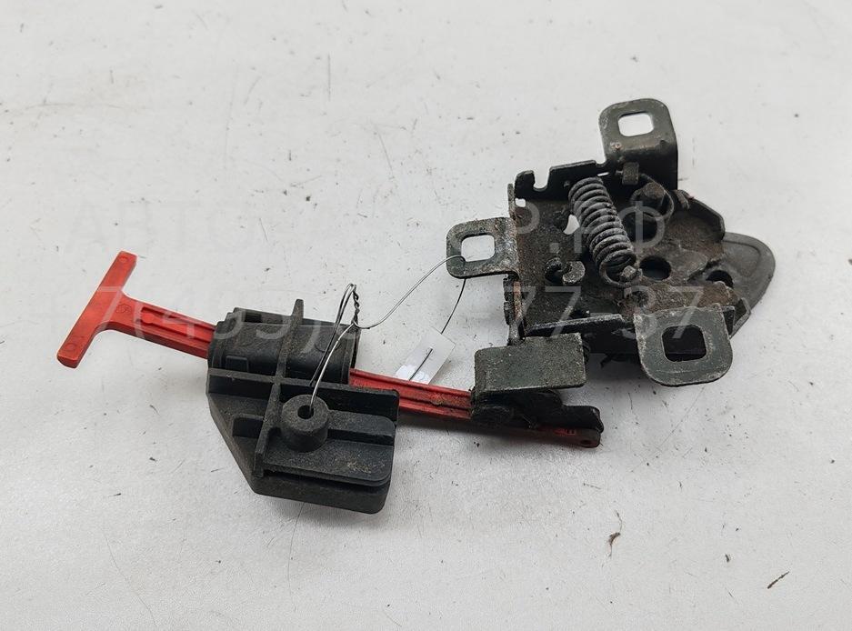 Замок капота