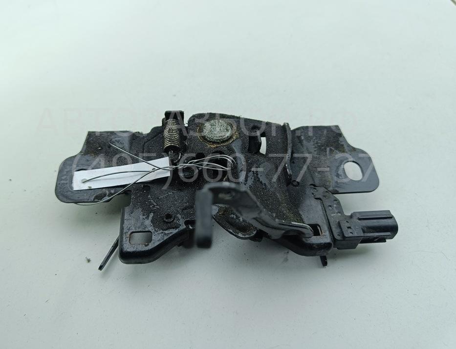 Замок капота