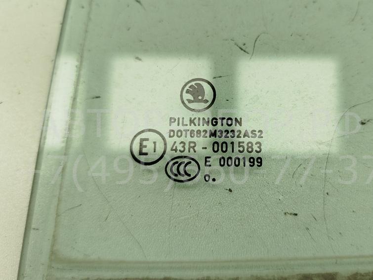 Стекло двери задней левой (форточка)