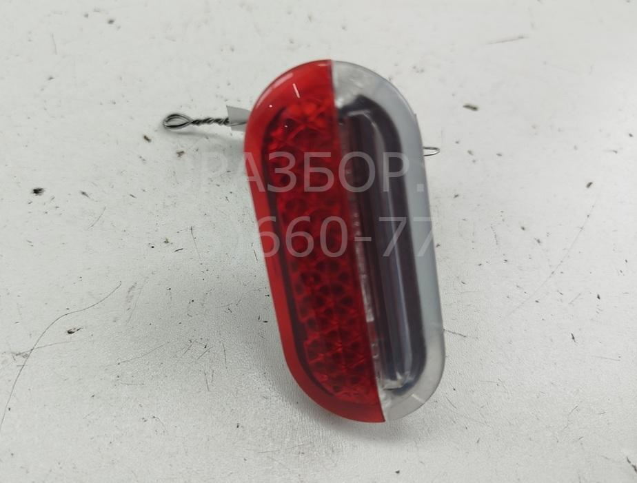 Отражатель передний правый у фары