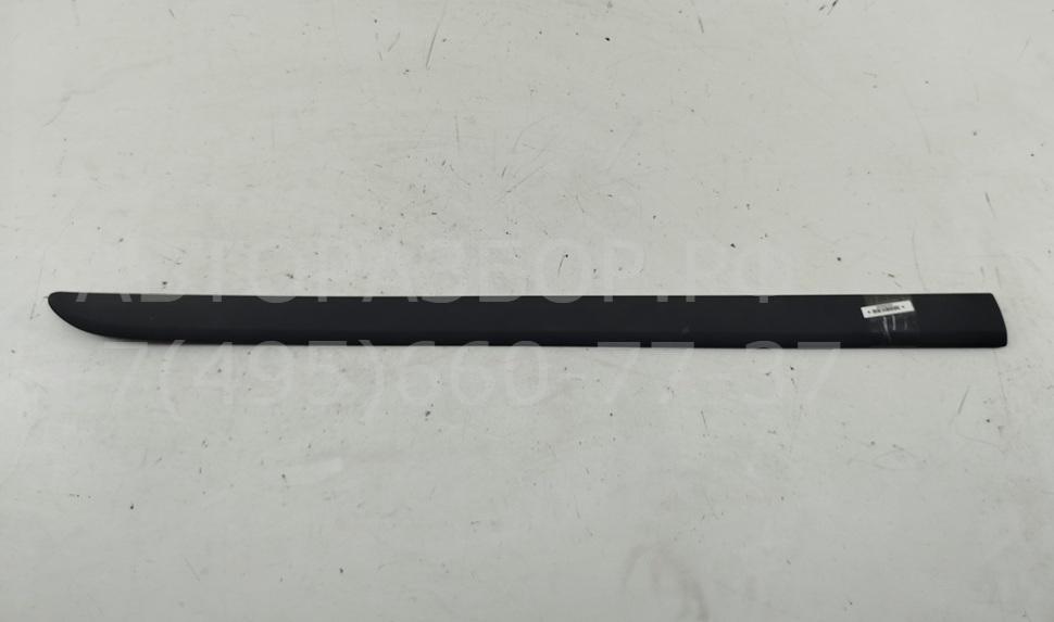 Накладка двери передней правой