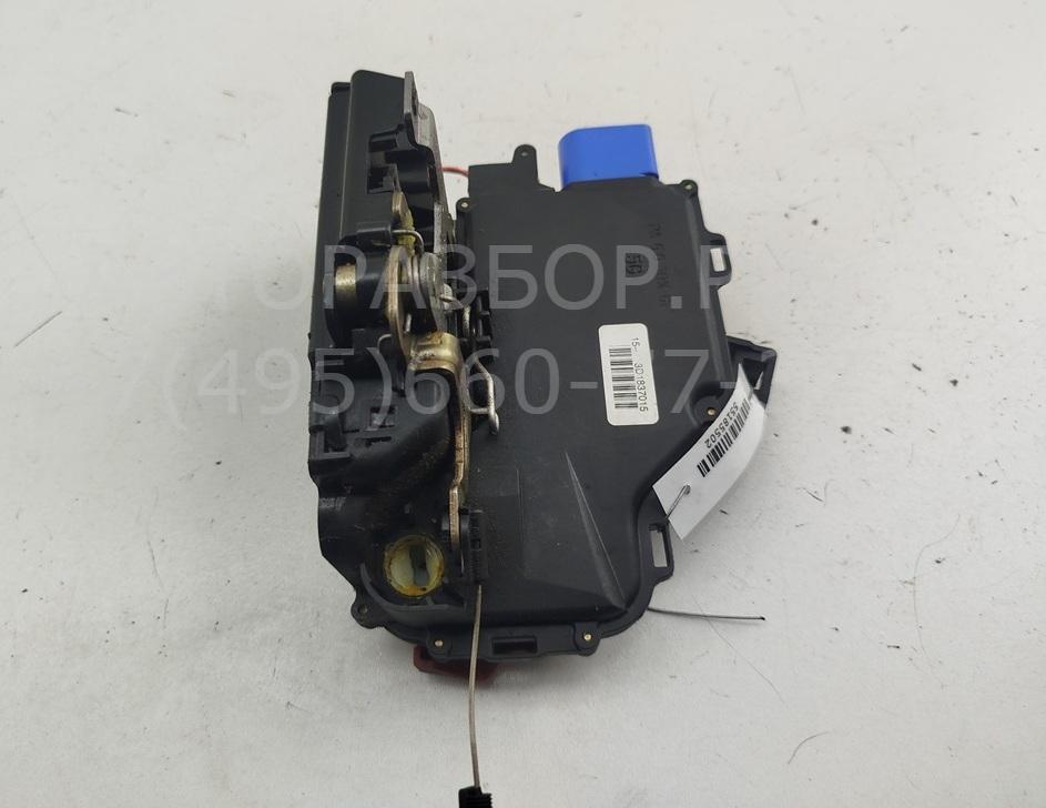 Замок двери передней левой