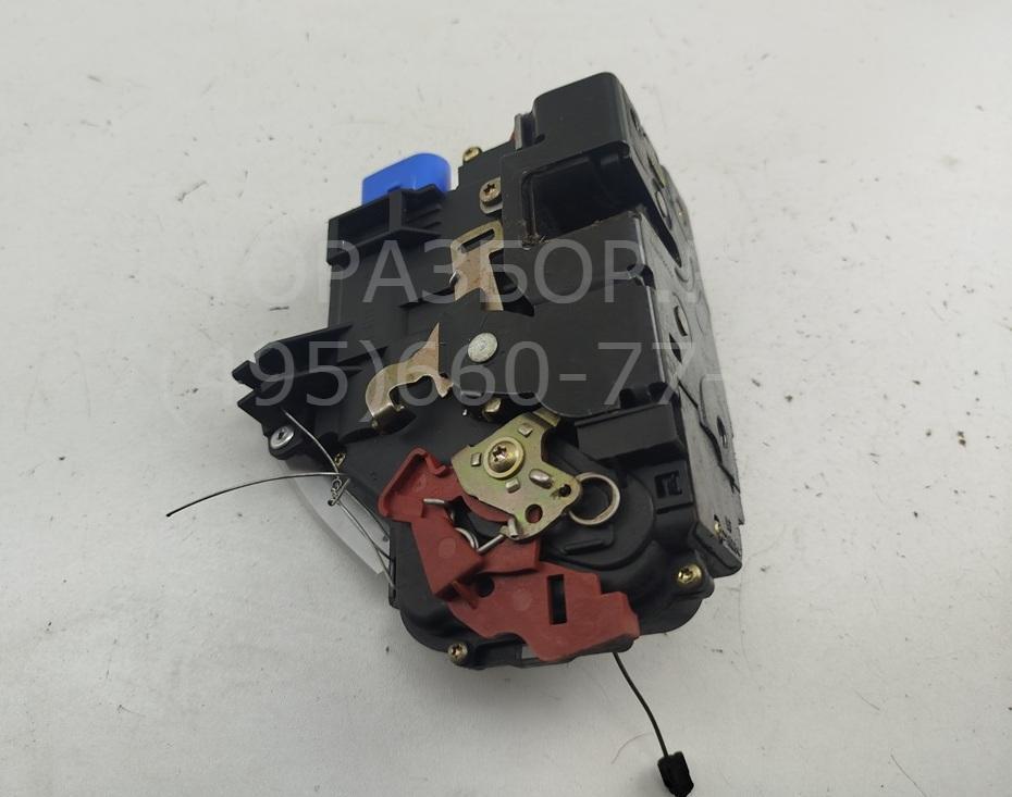 Замок двери передней левой