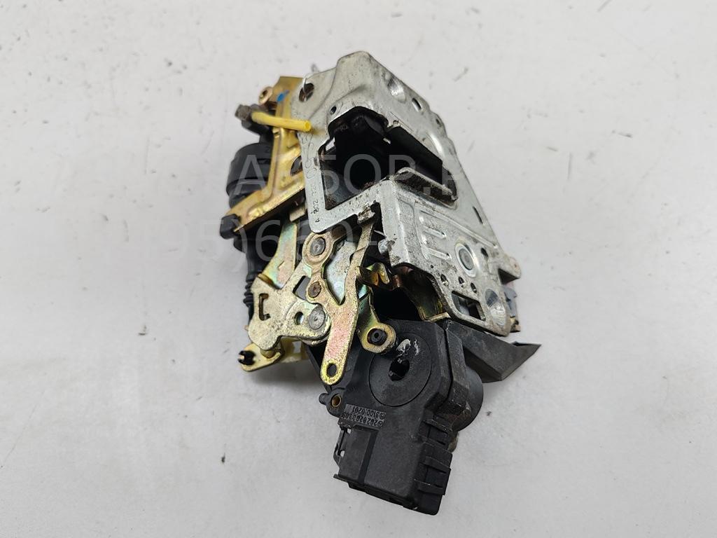 Замок двери передней левой