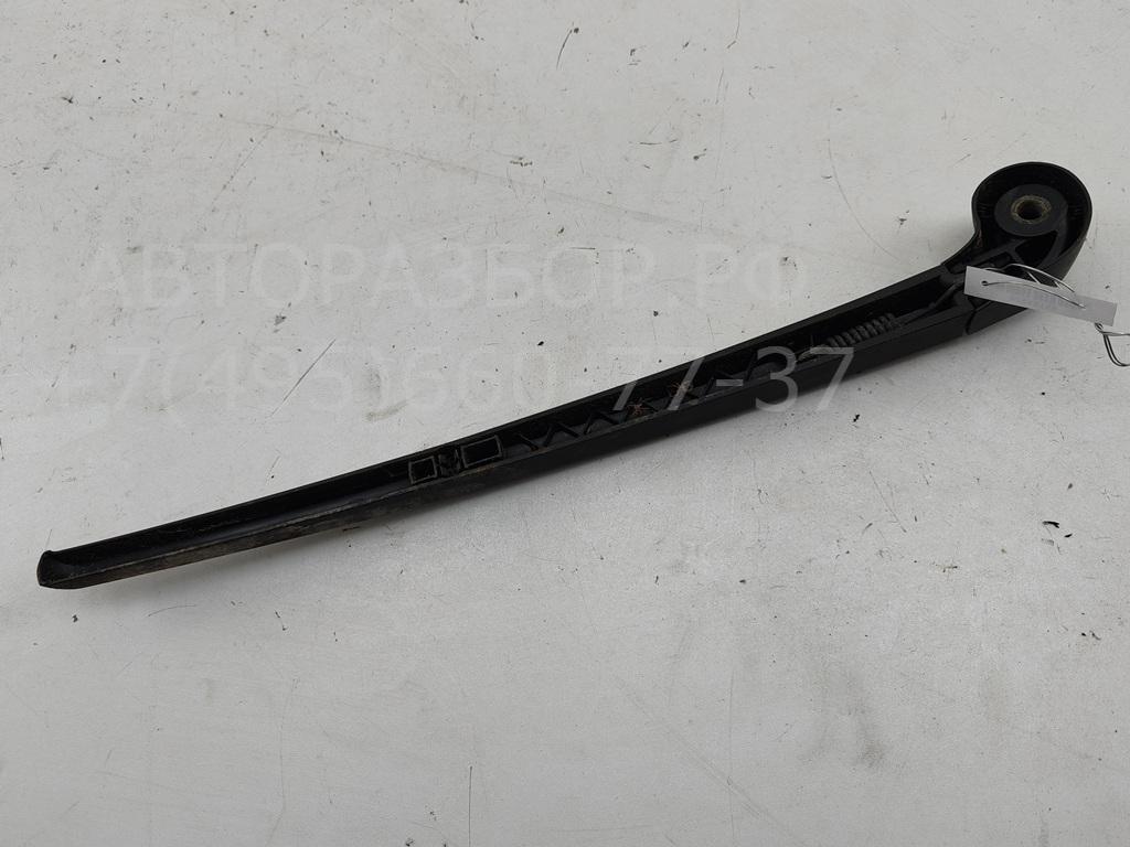 Поводок стеклоочистителя заднего