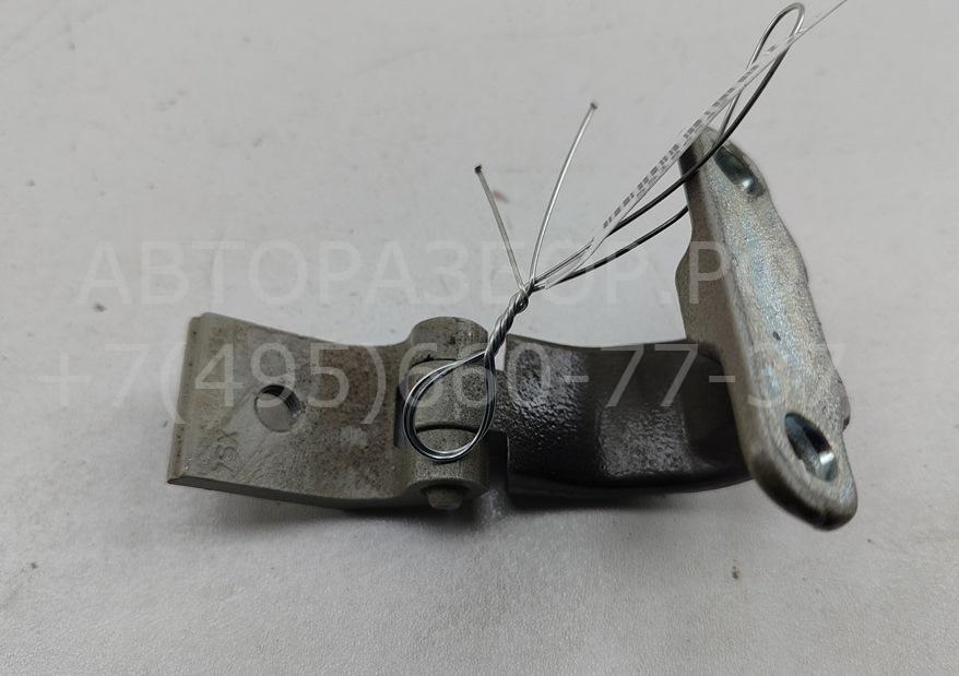 Петля крышки багажника