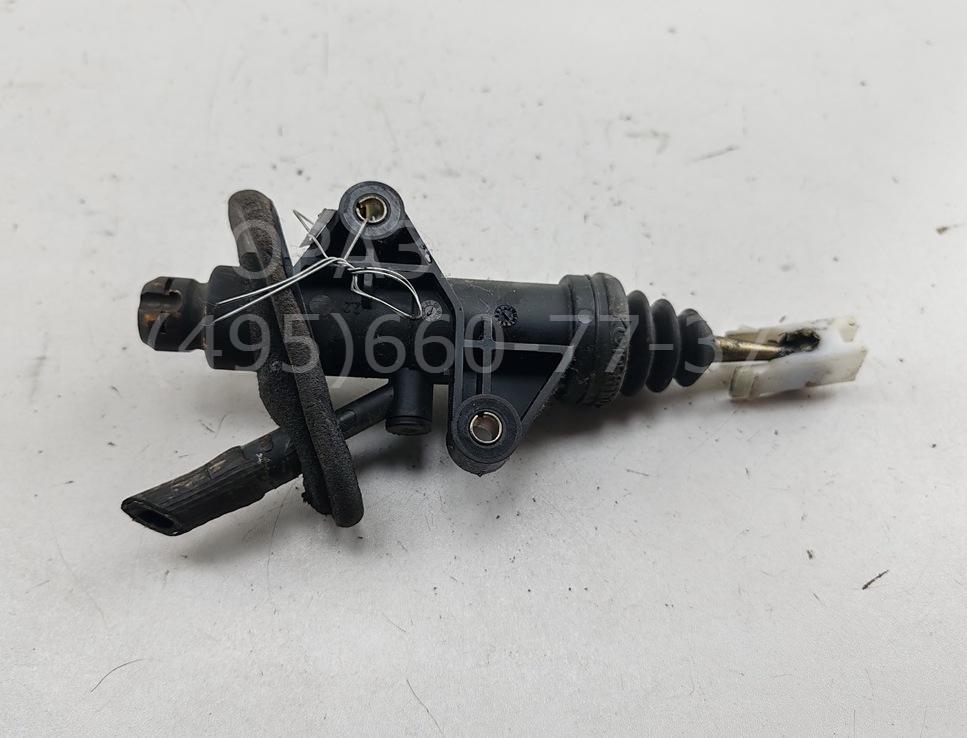 Цилиндр сцепления главный