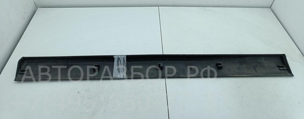 Накладка двери передней правой