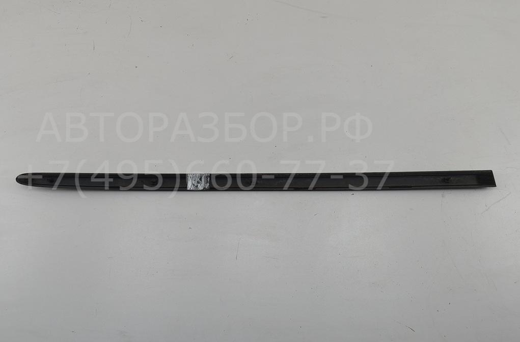 Накладка двери передней правой