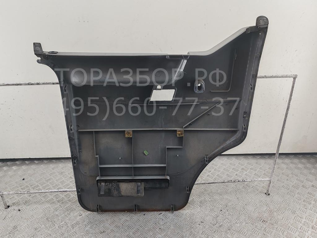 Обшивка двери передней правой