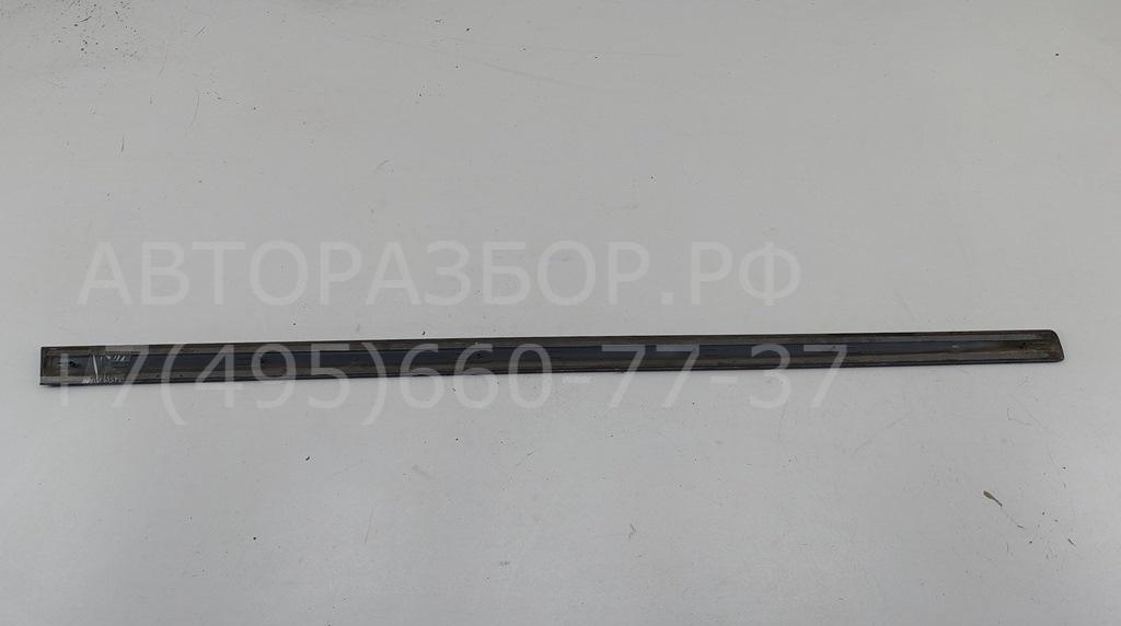 Молдинг двери передней левой