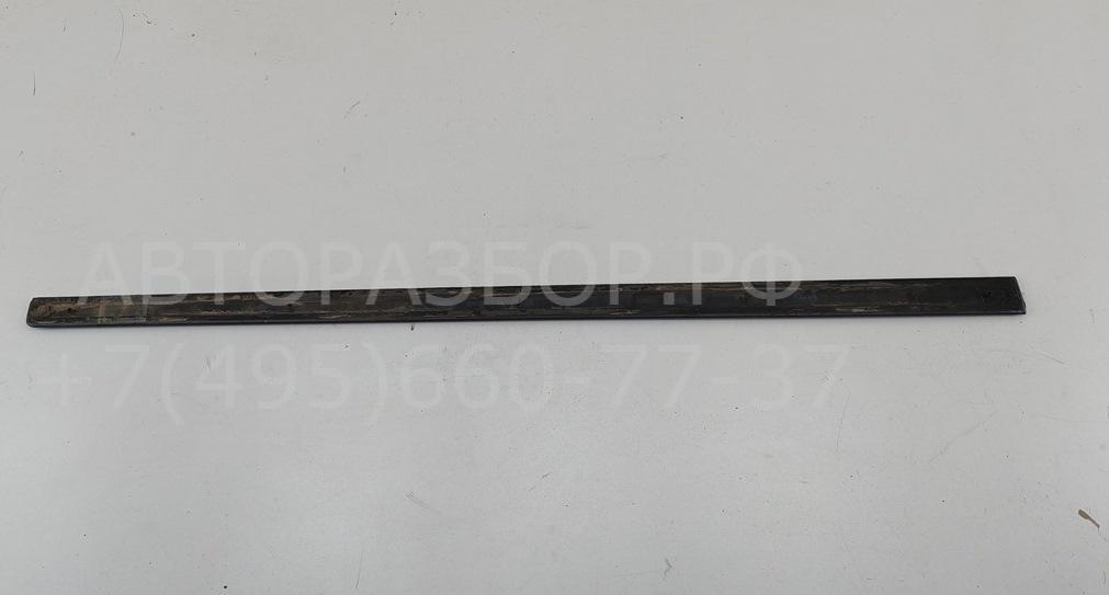 Молдинг двери передней левой