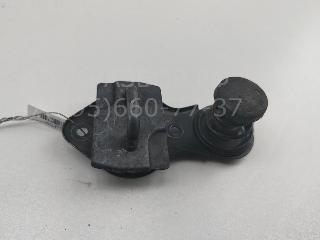 Замок капота