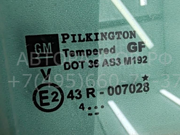 Стекло двери задней правой (форточка)