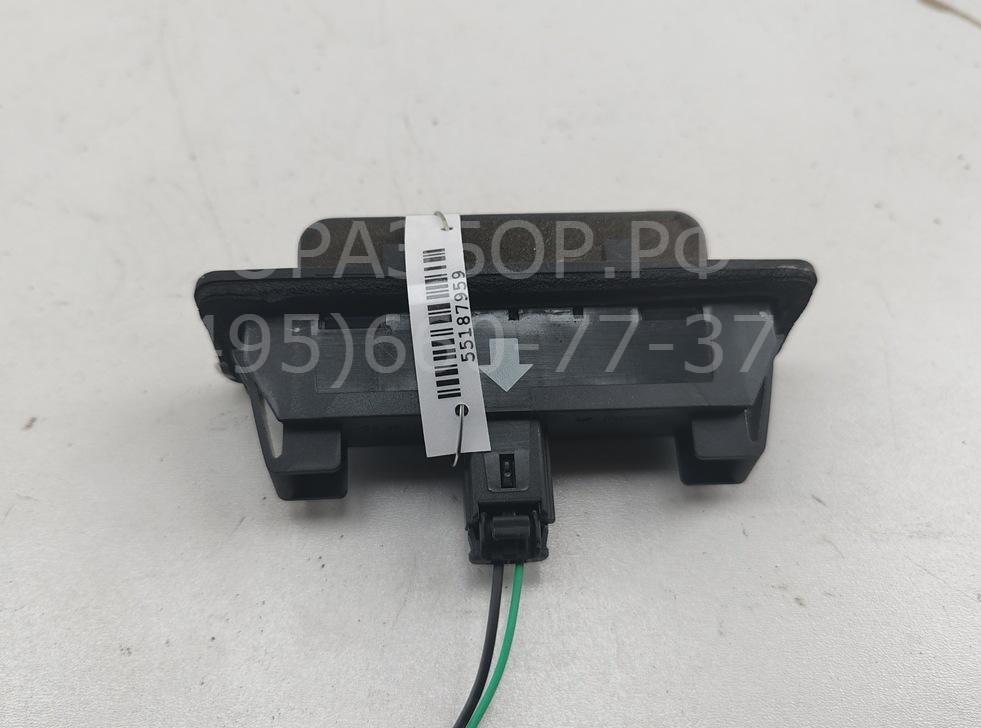 Кнопка открывания багажника