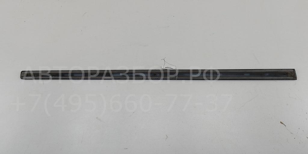 Молдинг двери передней левой